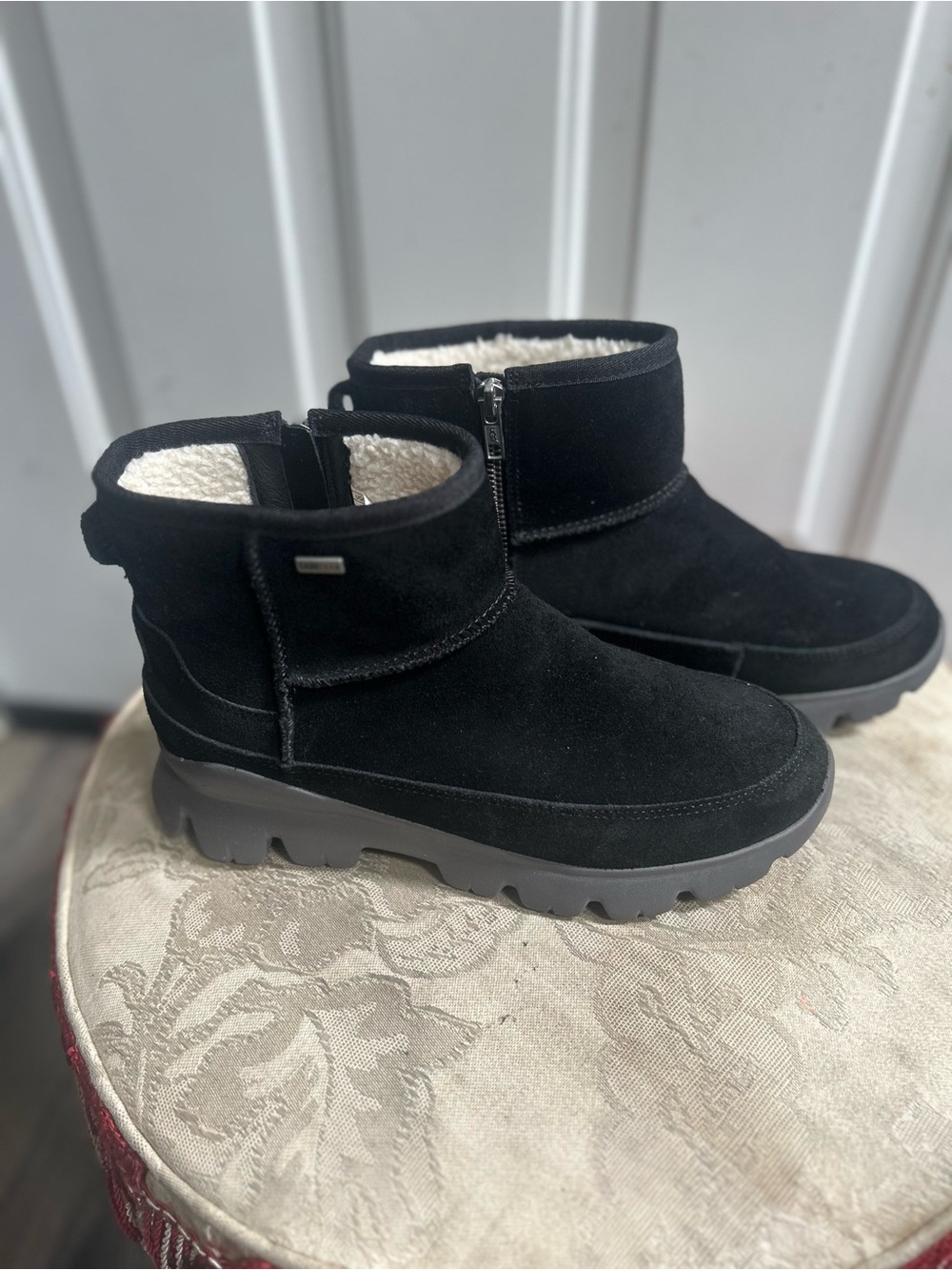 UGG Palomar Black women’s Ankle Zip Suede Shearling Boots Sz 8
